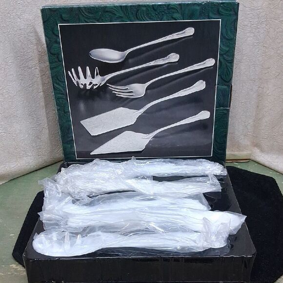 Elegant International Silver Cutlery Set - Picture 1 of 5